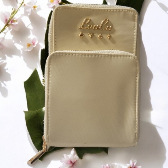 NWOT Loulu Beige Ivory Cream Crossbody Purse Bag Detachable Strap 3 Zip Pockets - Picture 1 of 10